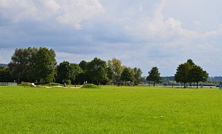 Auf der Wiese hinter der Skateanlage soll der Pumptrack gebaut werden und die Freizeitanlage an den Godelheimer Teichen noch attraktiver machen. - Nicole Niemann