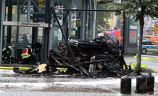 Der Imbisswagen brannte nach der Explosion komplett ab. Ursache soll eine der Gasflaschen gewesen sein. - Wolfgang Rudolf