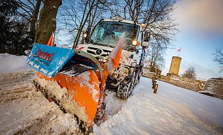 Der Schnee auf den Straßen erschwert den Kurierfahrern der Testlabors die Arbeit - trotz aller Räumversuche. - Mike-Dennis Müller