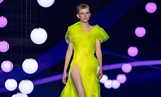 Erstmals präsentierte sich Kathy am Donnerstag im Designerkleid bei "Germanys Next Topmodel". Die Fashionshow entschied über den Einzug ins Model-Haus. - ProSieben/Daniel Graf