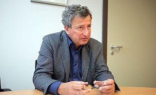 Jens Gnisa sieht bei Frank Ulrich Montgomery eine "bedenkliche Einstellung". Er schreibt, dass Montgomery "offensichtlich am Grundgesetz nicht mehr festhalten möchte". - Oliver Krato (Archiv)