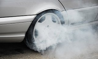 Insgesamt stellte die Polizei im vergangenen Jahr 36 Führerscheine wegen illegaler Autorennen sicher, sechs Fahrzeuge wurden beschlagnahmt. - Pixabay / Creative Commons (Symbolbild)