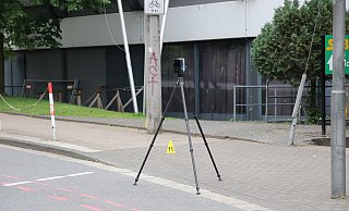 Der Scanner vor dem Eingang desr Disco. - Claus Frickemeier