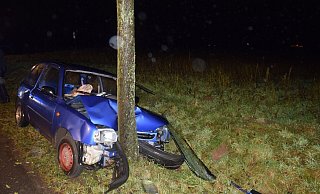Beide Fahrzeug-Insassen erlitten Verletzungen im Gesicht und wurden ins Krankenhaus gebracht. - Polizei Herford