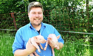 Andreas Maaß züchtet Schweine. - Ekkehard Hufendiek