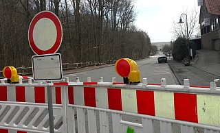 Die Brunnenstraße in Bad Driburg war wegen eines umgestürzten Baumes erneut gesperrt worden. - Burkhard Battran