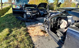 Ein Linienbus und mehrere Pkw sind in einen schweren Unfall bei Salzkotten verwickelt. - Ralph Meyer