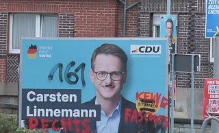 Im Kreis Paderborn wurde Anfang des Jahres ein Wahlplakat der CDU mit linksextremen Parolen und Symbolen beschmiert. Auch bei der anstehenden Kommunalwahl in NRW sind solche Taten laut Sicherheitsbehörden zu erwarten. - Archivbild: Markus Freckmann