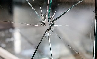 Einbruch: Die Täter beschädigten ein Kellerfenster und die Haustür. - Pixabay