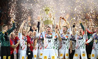 Der SC Magdeburg bejubelt den dritten Triumph in der Champions League nach 2002 und 2023. - Marius Becker/dpa