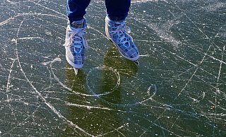 Abgelehnt: Eine Natureisbahn wird durch die Gemeinde Borchen vorerst nicht eingerichtet. - Pixabay
