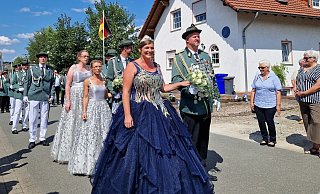 Das Königspaar Tobias Kronenberg und Sandra Scholle hat seine Regentschaft extra um zwei Jahre verlängert. - Katharina Maria Grote