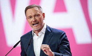 Die Rede des Bundesvorsitzenden der FDP, Christian Lindner, kam bei den Delegierten des Parteitags in Berlin gut an. - Hannes P. Albert/dpa