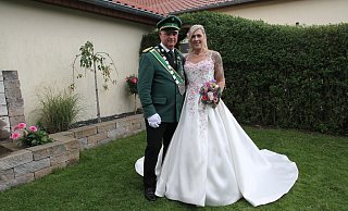 Das Königspaar Burkhard Kaup und Nadine Baumbach -Kaup freuen sich über ein gelungenes Schützenfest. - Johannes Büttner Das Königspaar Burkhard Kaup und Nadine Baumbach -Kaup freuen sich über ein gelungenes Schützenfest. - Johannes Büttner