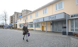 So sieht die Alte Post aktuell aus. Erst vor einiger Zeit wurde die Fassade ein wenig aufgehübscht, ansonsten befinden sich noch zwei vermietete Einheiten im städtischen Gebäude. - Joern Spreen-Ledebur