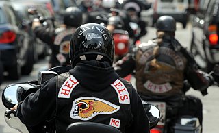 Rockergruppen wie die Hells Angels sorgen immer wieder für Schlagzeilen. Mittlerweile dürfen sie in Deutschland ihre Logos und Symbole nicht mehr öffentlich tragen. - picture alliance / dpa