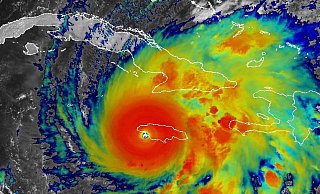 Es bestehe weiterhin Lebensgefahr, warnte das NHC. - Noaa/via ZUMA Press Wire/dpa