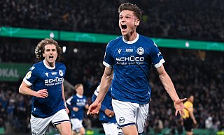 Arminias Profis jubeln im DFB-Pokal: Ein emotionaler Moment der triumphalen Saison 2024/25. - Teresa Kroeger
