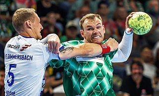 Welthandballer Mathias Gidsel wirft die Füchse Berlin erneut zum Sieg. - Andreas Gora/dpa