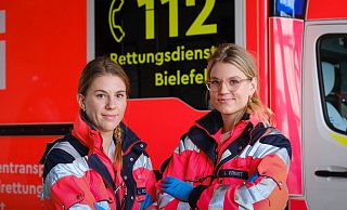 Lara-Marie Simmel und Lisa Ernst befinden sich im zweiten Jahr ihrer Ausbildung und fahren regelmäßig Einsätze. - Andreas Zobe