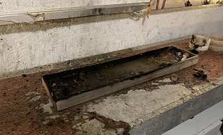 Von dem abgebrannten Adventsgesteck ist nicht mehr viel übrig. - Daniel Hobein/Feuerwehr Bad Salzuflen