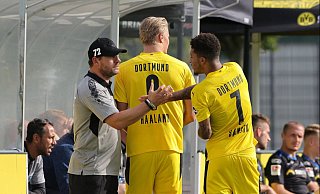 SCP-Coach Steffen Baumgart (l.) freut sich auf das Wiedersehen mit Weltklasse-Spielern wie Jadon Sancho (r.) und Erling Haaland. - picture alliance