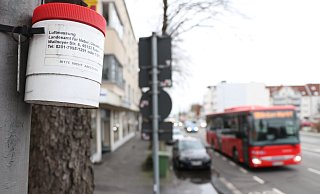 An der Messstelle in der Paderborner Bahnhofstraße wurde der Stickstoffdioxid-Grenzwert erstmals eingehalten. Das könnte auch an der "besonders sauberen" Busflotte liegen. - Holger Kosbab