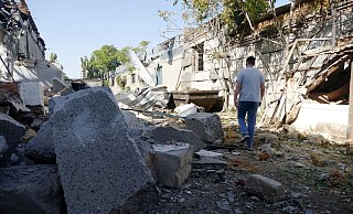 Eine Produktionshalle für Industriegüter in Odessa wurde durch russische Raketentrümmer zerstört. Eine russische Offensive ist derzeit aber nicht zu erwarten. - ./Ukrinform/dpa