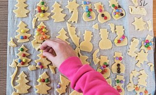 Weihnachtsplätzchen sind bei vielen Menschen in Deutschland sehr beliebt. (Symbolbild) - Daniel Bockwoldt/dpa