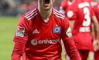 Tommy Doyle schoss den HSV in Paderborn spät zum Sieg. - Foto: Friso Gentsch/dpa