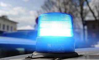 Ein BMW mit Mindener Kennzeichen hat sich auf der Hansastraße überschlagen und landete im Straßengraben. - Dpa