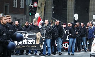 Bei der großen Neonazi-Demo in Bielefeld hetzte einer der Redner gegen Juden. - NW