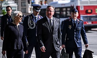 Unterwegs in den USA und Kanada schickt Verteidigungsminister Boris Pistorius den Vorschlag nach Berlin, Militärausgaben nicht durch die Schuldenbremse zu beschränken. - Britta Pedersen/dpa