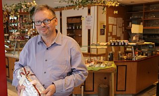 Noch einmal gibt es zu Weihnachten Christstollen, dann ist Schluss: Thomas Kettler geht in den Vor-Ruhestand und möchte sich zukünftig ganz seiner Familie widmen. - Claus Frickemeier