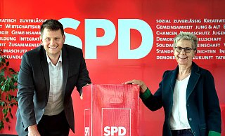 Landratskandidatin Marion Weike und SPD-Kreisvorsitzender Thorsten Klute fordern eine Aufarbeitung der Pandemiekrise und die Auflistung aller öffentlichen Sonderkosten. - Andreas Frücht