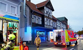 Ein vergessener Topf auf dem Herd hatte zu einer Verrauchung eines Wohngebäudes in einem Hinterhof an der Neuhäuser Straße geführt. - Ralph Meyer