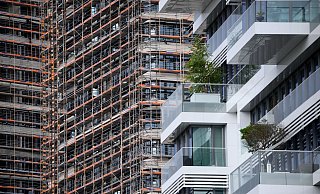 Die Bauzinsen fallen seit Wochen - für Immobilienkäufer mit sehr guter Kreditwürdigkeit sind sie laut einer neuen Studie nun unter die Marke von drei Prozent gesunken. - Bernd von Jutrczenka/dpa