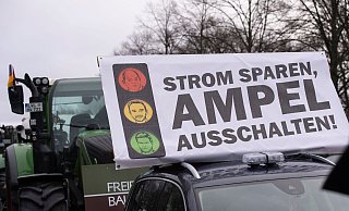 Landwirte machten ihrem Ärger auf der Straße Luft. - Paul Zinken/dpa