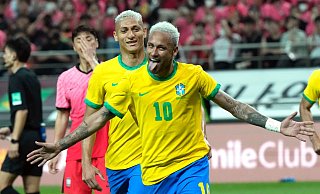 Möchte Bolsonaro sein erstes Tor bei der WM in Katar widmen: Neymar. - Ahn Young-Joon/AP/dpa