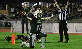 Gleich kommen die Teamgefährten angerannt: Heiko Schreiber beim letzten Touchdown seiner Karriere für die Bielefeld Bulldogs. Foto: André Zarnke - Zarnke