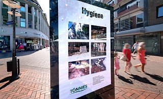 Unter anderem an der Berliner Straße waren am Freitag die Anti-Tönnies-Plakate zu sehen.  - Andreas Frücht