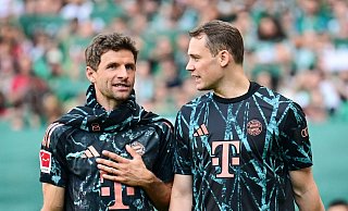 Thomas Müller (l) und Manuel Neuer nehmen zum Start ins Fußballjahr besondere Rollen ein. - Sina Schuldt/dpa