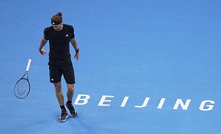 Alexander Zverev ließ seinen Frust am Schläger aus. - Andy Wong/AP/dpa