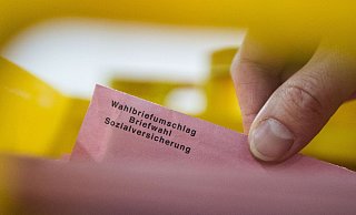 Die gewählten Männer und Frauen treffen bei den Renten- und Krankenversicherungen wichtige Grundsatzentscheidungen. - picture alliance / Lino Mirgeler/dpa