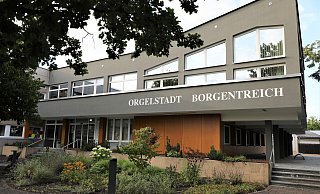 Das Rathaus in Borgentreich: Dort will Nicolas Aisch Bürgermeister bleiben und Sören Scholand Bürgermeister werden. - Simone Flörke Das Rathaus in Borgentreich: Dort will Nicolas Aisch Bürgermeister bleiben und Sören Scholand Bürgermeister werden. - Simone Flörke