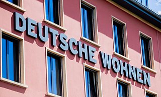 Vonovia versucht im dritten Anlauf, Deutsche Wohnen zu übernehmen. - Foto: Christoph Soeder/dpa