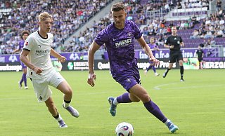 SCP-Leihgabe Tristan Zobel (r.), hier im Testspiel gegen Borussia Mönchengladbach, feierte am Sonntag sein Drittligadebüt für Erzgebirge Aue. - picture alliance