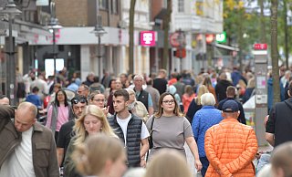 Zehntausende Besucher kamen am Sonntag in die Gütersloher Innenstadt. - Jens Dünhölter