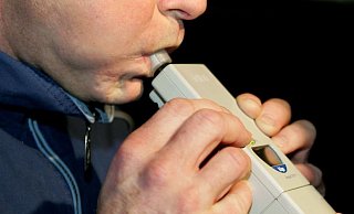 Bei einem Unfall auf der Ostwestfalenstraße standen zwei Beteiligte offenbar unter Alkoholeinfluss. (Symbolbild) - picture-alliance/ dpa/dpaweb