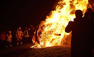 Am Ostersonntag rollen wieder sechs Osterräder ins Tal. - Archivfoto: Nicole Ellerbrake